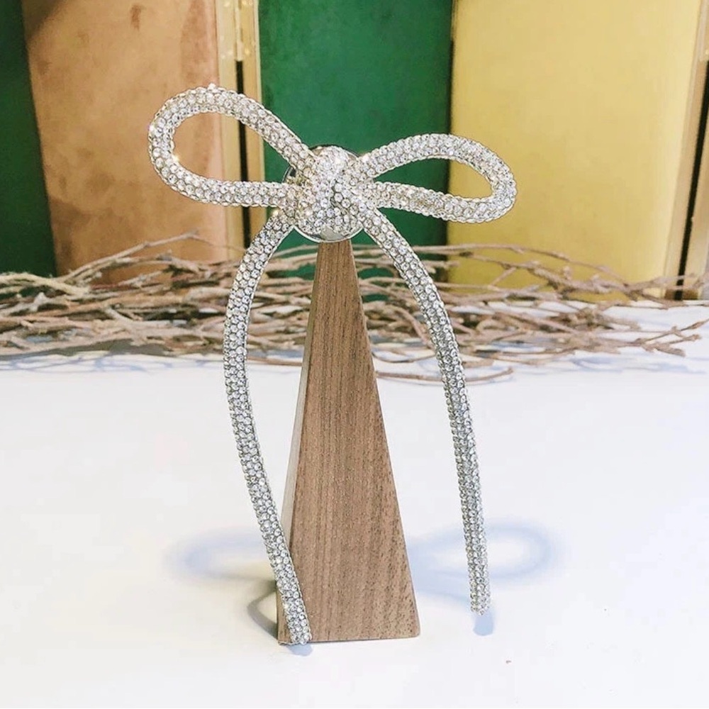 Elegant Silver Bow Brooch
